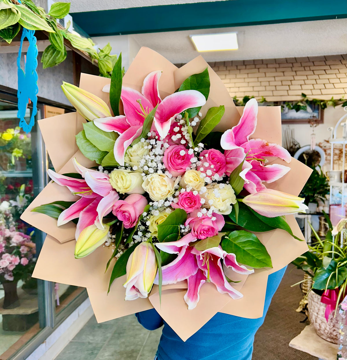 Lovely Lily Bloom Wrap – Indio Florist, Indio CA