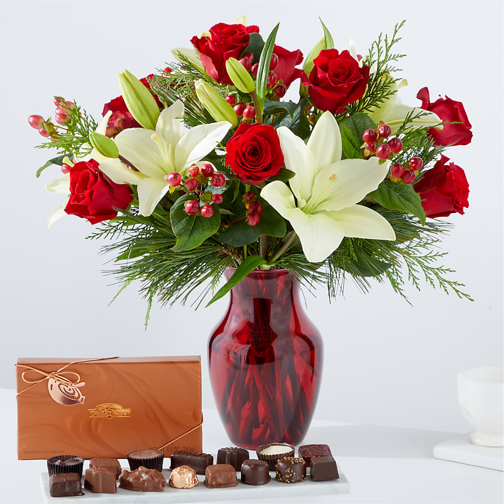 Evergreen Delight Bouquet and Chocolate Gift Set – Indio Florist, Indio CA