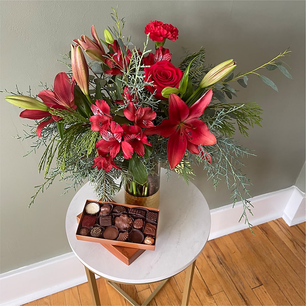 Tidings of Joy Bouquet and Chocolate Gift Set –  Indio Florist, Indio CA
