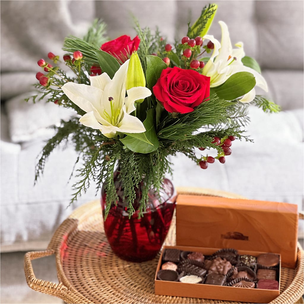 Evergreen Delight Bouquet and Chocolate Gift Set –  Indio Florist, Indio CA